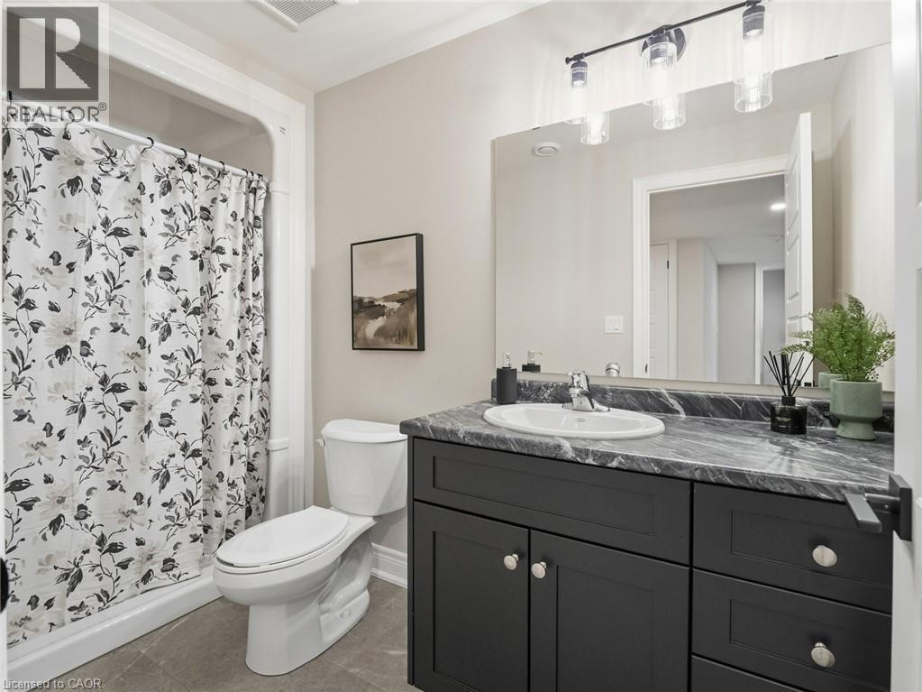 34 Marie Street Street, Fonthill, ON - Indoor Photo Showing Bathroom