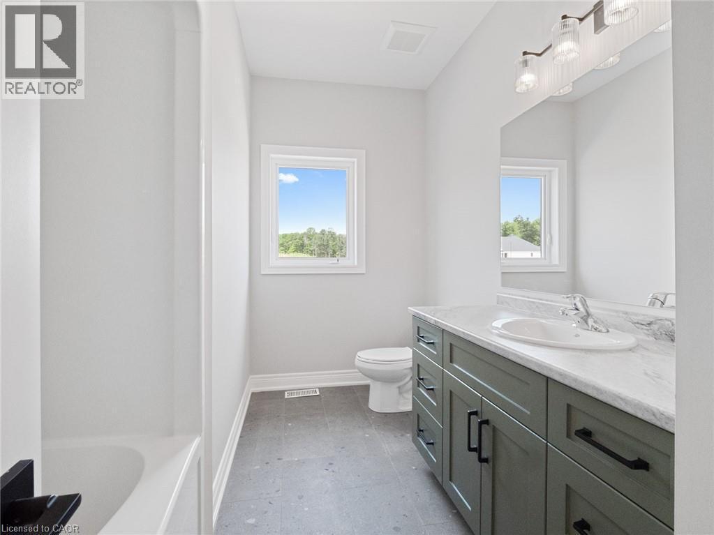 34 Marie Street Street, Fonthill, ON - Indoor Photo Showing Bathroom