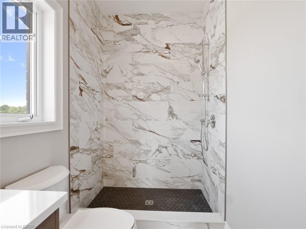 34 Marie Street Street, Fonthill, ON - Indoor Photo Showing Bathroom