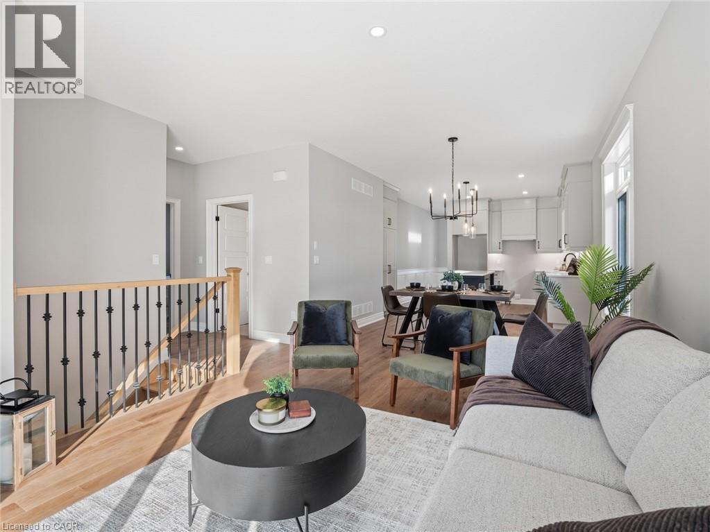 34 Marie Street Street, Fonthill, ON - Indoor Photo Showing Living Room