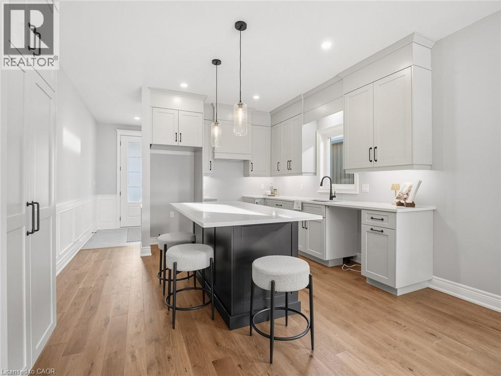 34 Marie Street Street, Fonthill, ON - Indoor Photo Showing Kitchen With Upgraded Kitchen