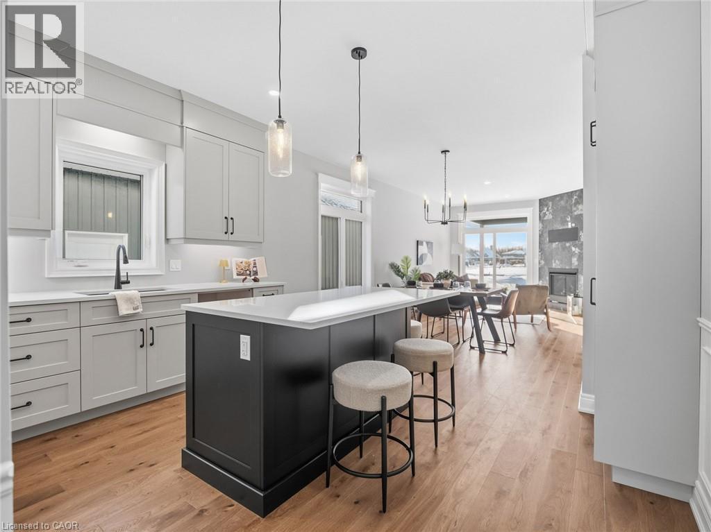 34 Marie Street Street, Fonthill, ON - Indoor Photo Showing Kitchen With Upgraded Kitchen