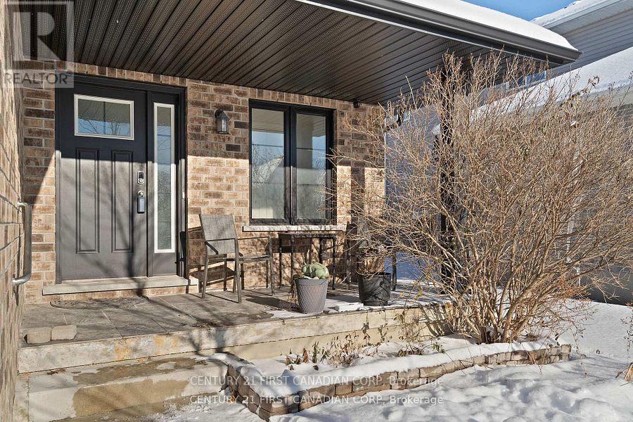 46 Westlake Drive, St. Thomas, ON - Outdoor