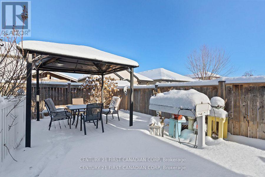 46 Westlake Drive, St. Thomas, ON - Outdoor