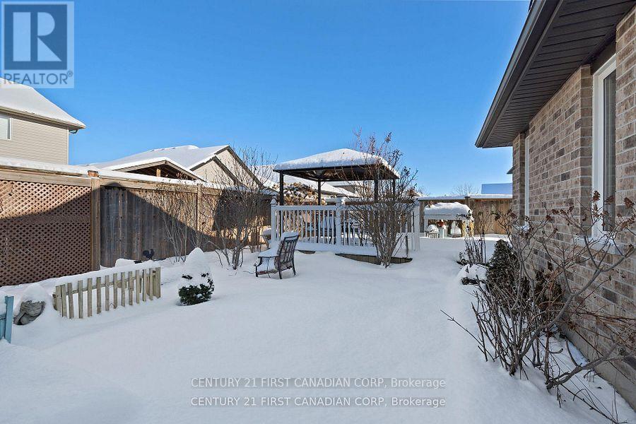 46 Westlake Drive, St. Thomas, ON - Outdoor