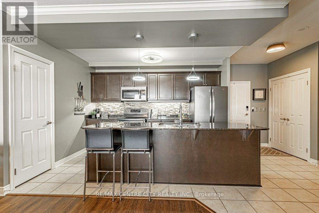709 - 1030 Coronation Drive, London North (North I), ON - Indoor Photo Showing Kitchen With Upgraded Kitchen