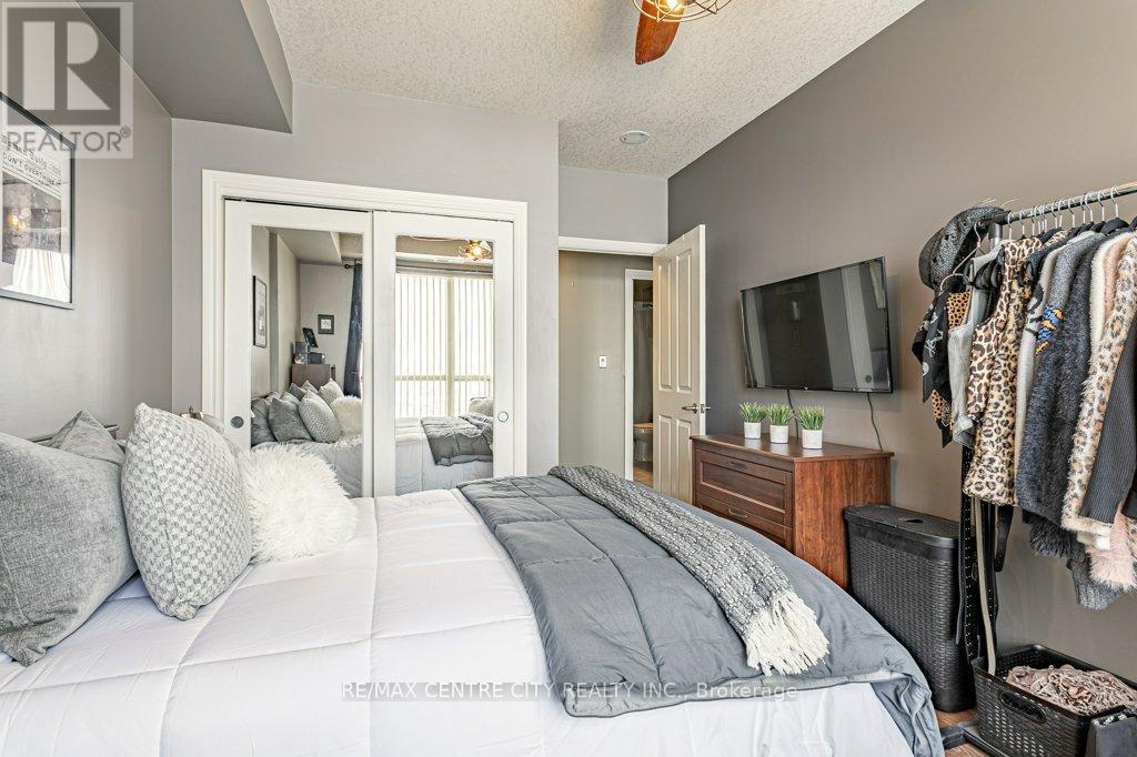 709 - 1030 Coronation Drive, London North (North I), ON - Indoor Photo Showing Bedroom