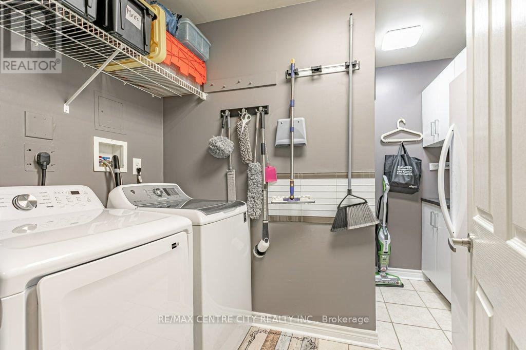 709 - 1030 Coronation Drive, London North (North I), ON - Indoor Photo Showing Laundry Room