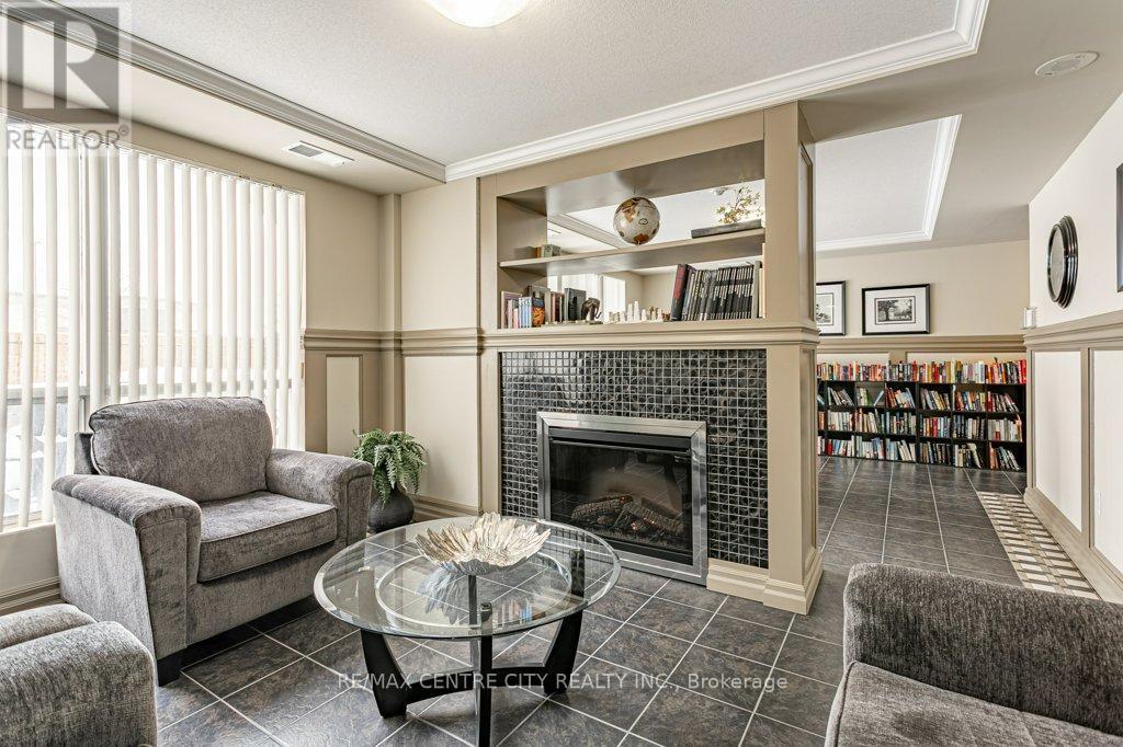 709 - 1030 Coronation Drive, London North (North I), ON - Indoor Photo Showing Living Room With Fireplace