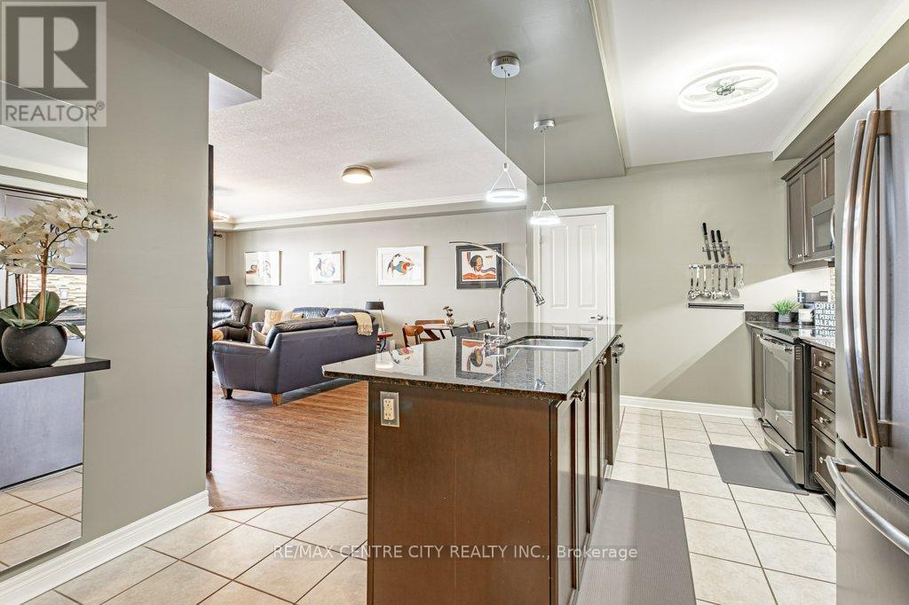 709 - 1030 Coronation Drive, London North (North I), ON - Indoor Photo Showing Kitchen