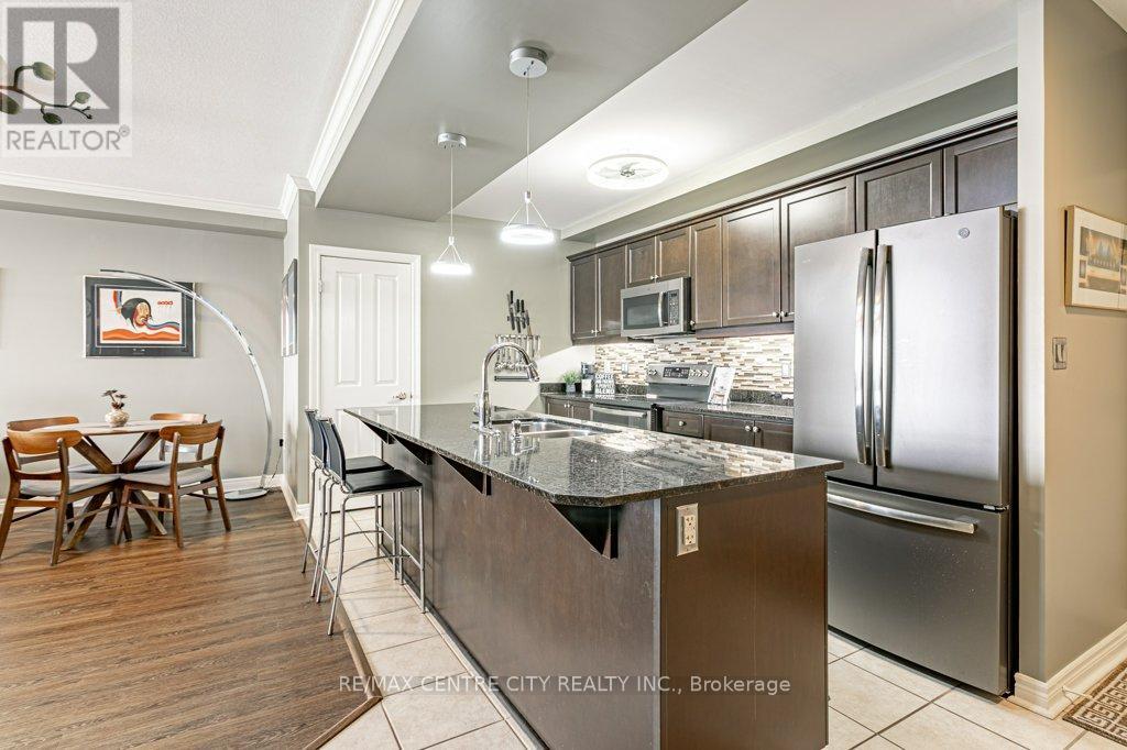 709 - 1030 Coronation Drive, London North (North I), ON - Indoor Photo Showing Kitchen With Upgraded Kitchen