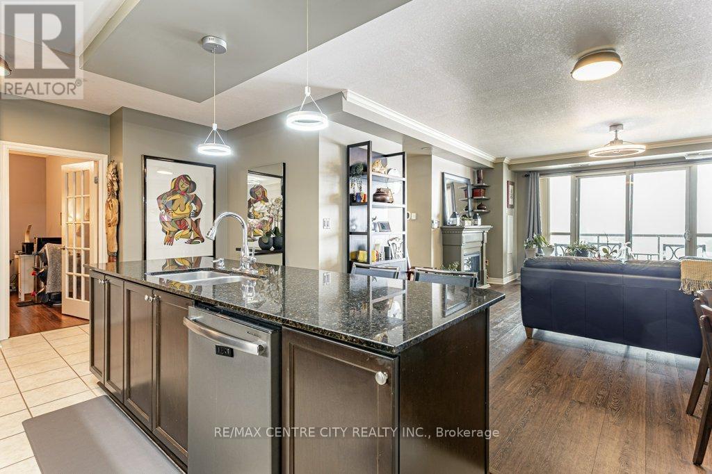 709 - 1030 Coronation Drive, London North (North I), ON - Indoor Photo Showing Kitchen With Double Sink