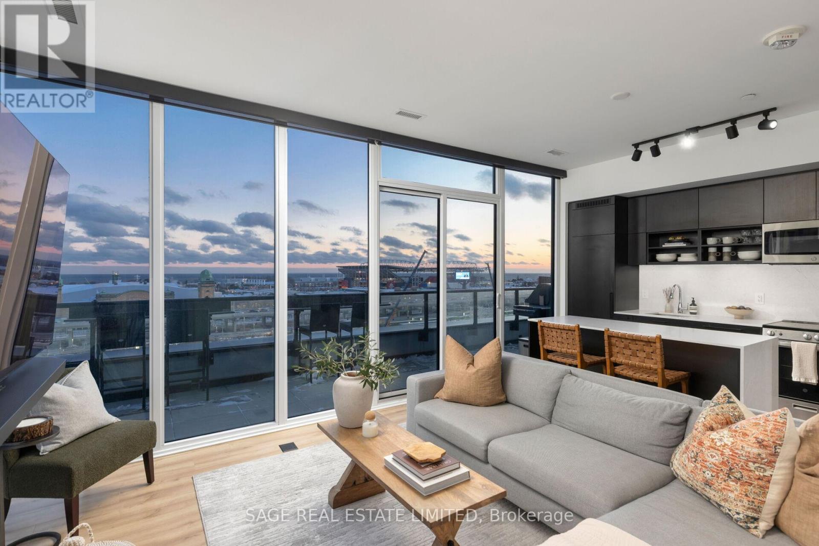 715 - 135 East Liberty Street, Toronto, ON - Indoor Photo Showing Living Room