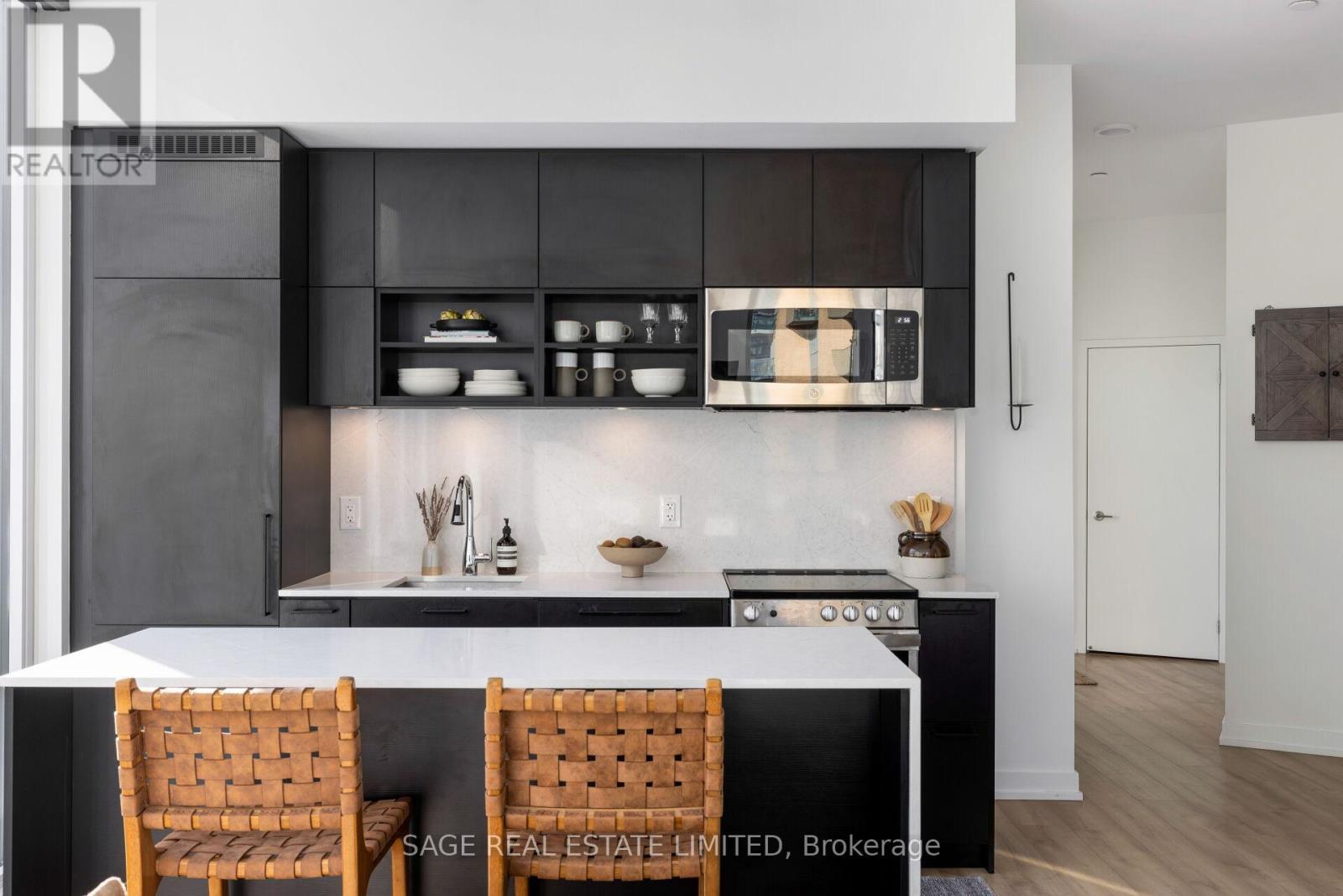 715 - 135 East Liberty Street, Toronto, ON - Indoor Photo Showing Kitchen With Upgraded Kitchen