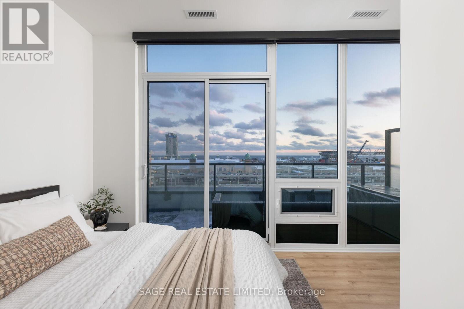 715 - 135 East Liberty Street, Toronto, ON - Indoor Photo Showing Bedroom