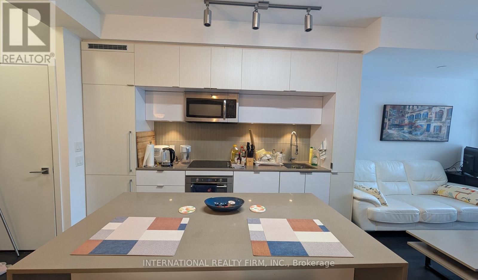 206 - 28 Avondale Avenue, Toronto, ON - Indoor Photo Showing Kitchen