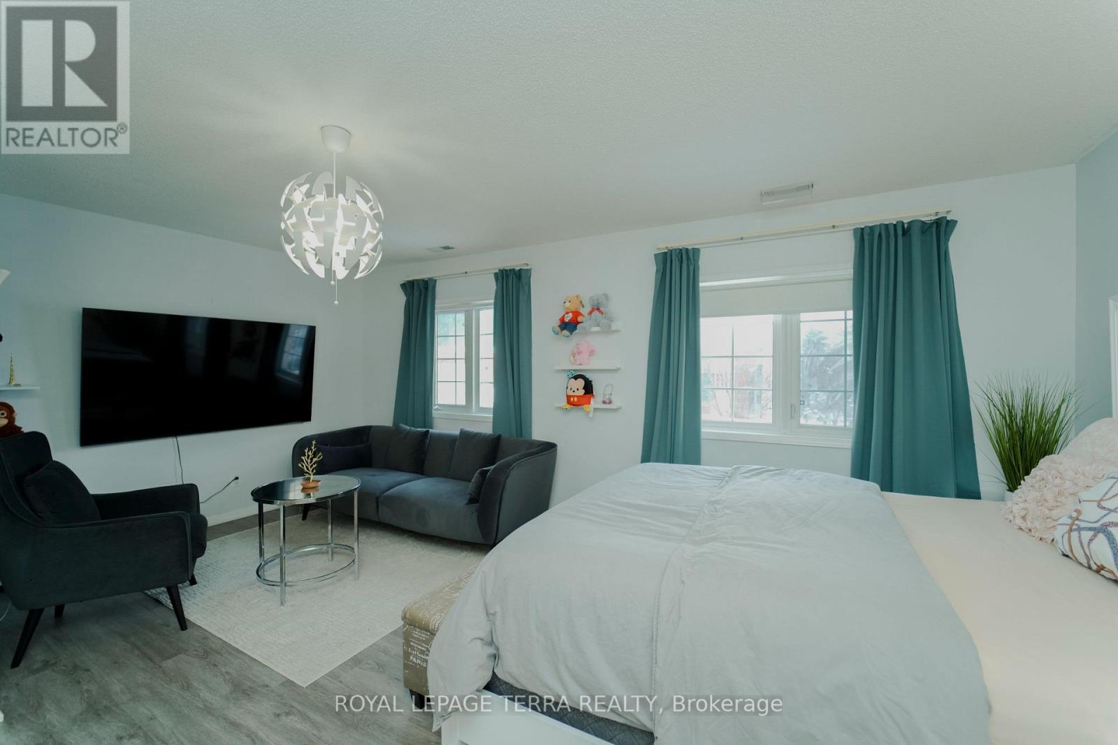 702 - 1400 The Esplanade N, Pickering, ON - Indoor Photo Showing Bedroom