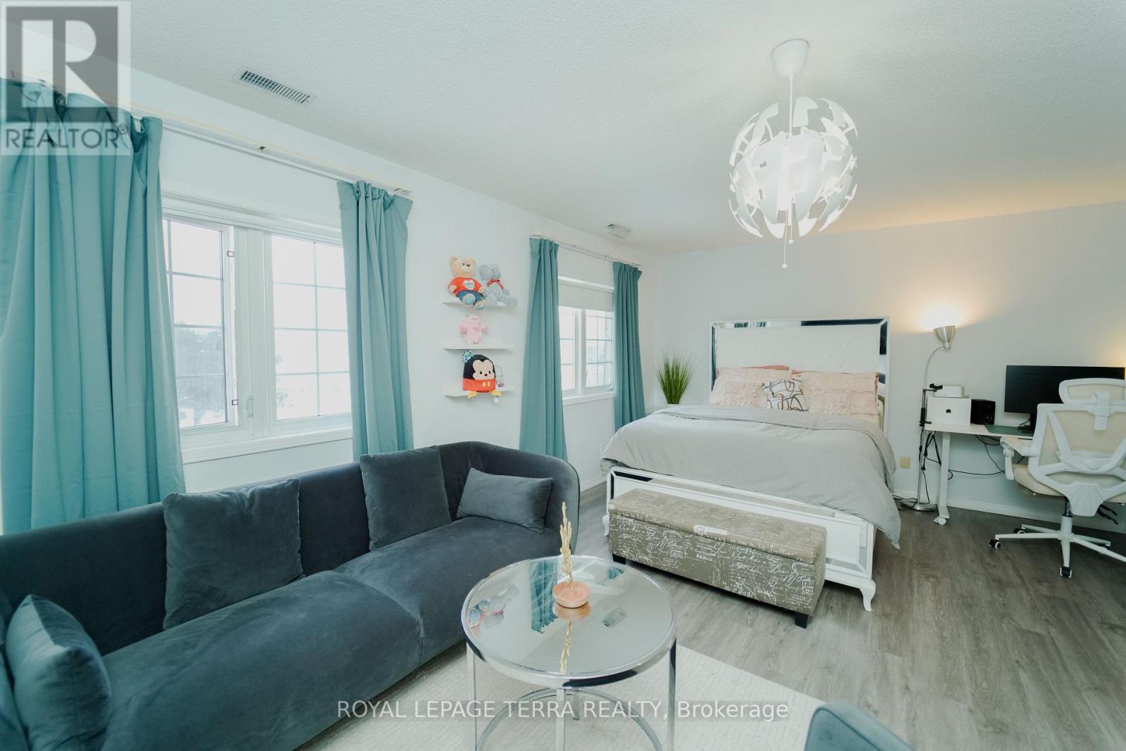 702 - 1400 The Esplanade N, Pickering, ON - Indoor Photo Showing Bedroom