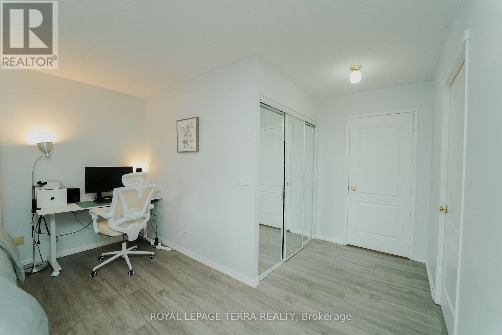 702 - 1400 The Esplanade N, Pickering, ON - Indoor