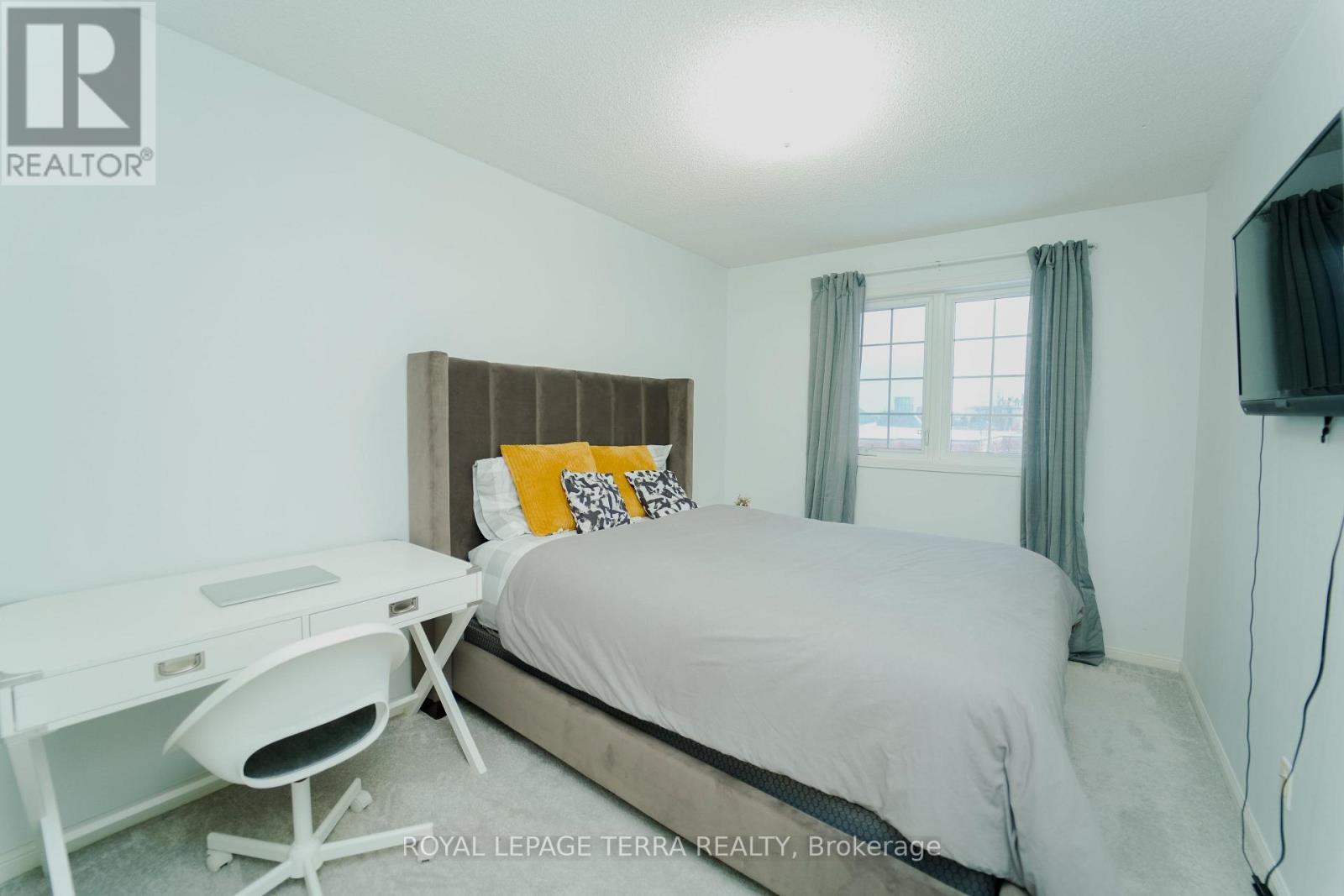 702 - 1400 The Esplanade N, Pickering, ON - Indoor Photo Showing Bedroom