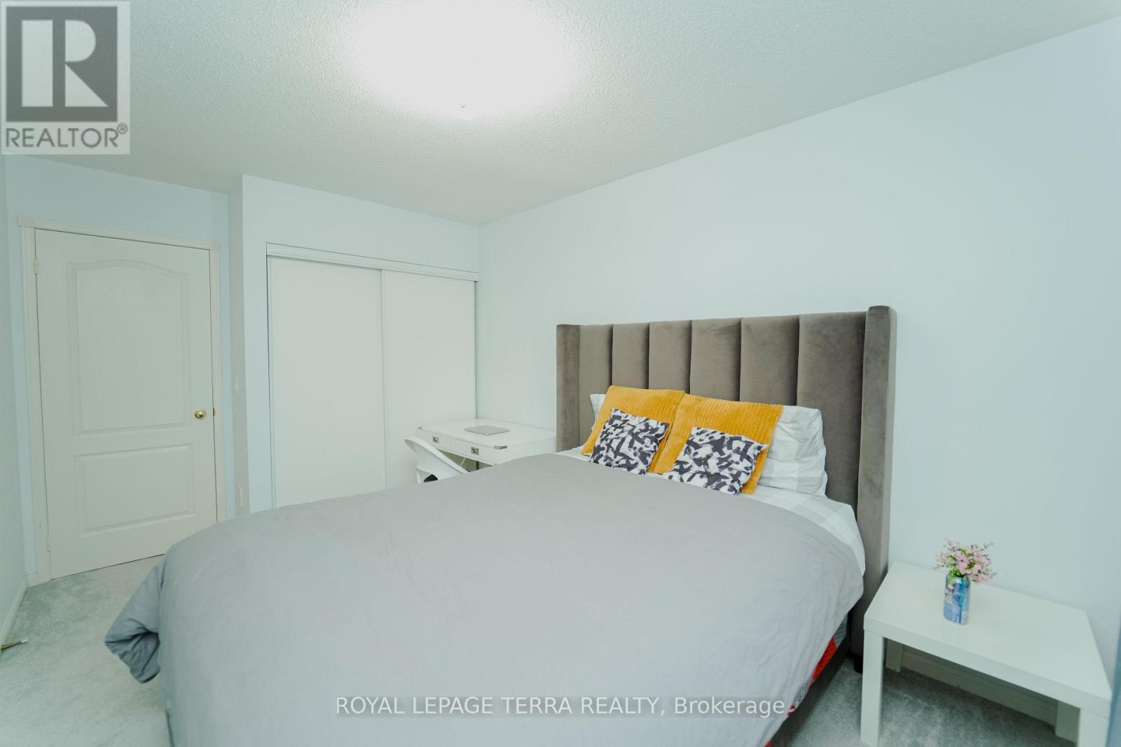 702 - 1400 The Esplanade N, Pickering, ON - Indoor Photo Showing Bedroom