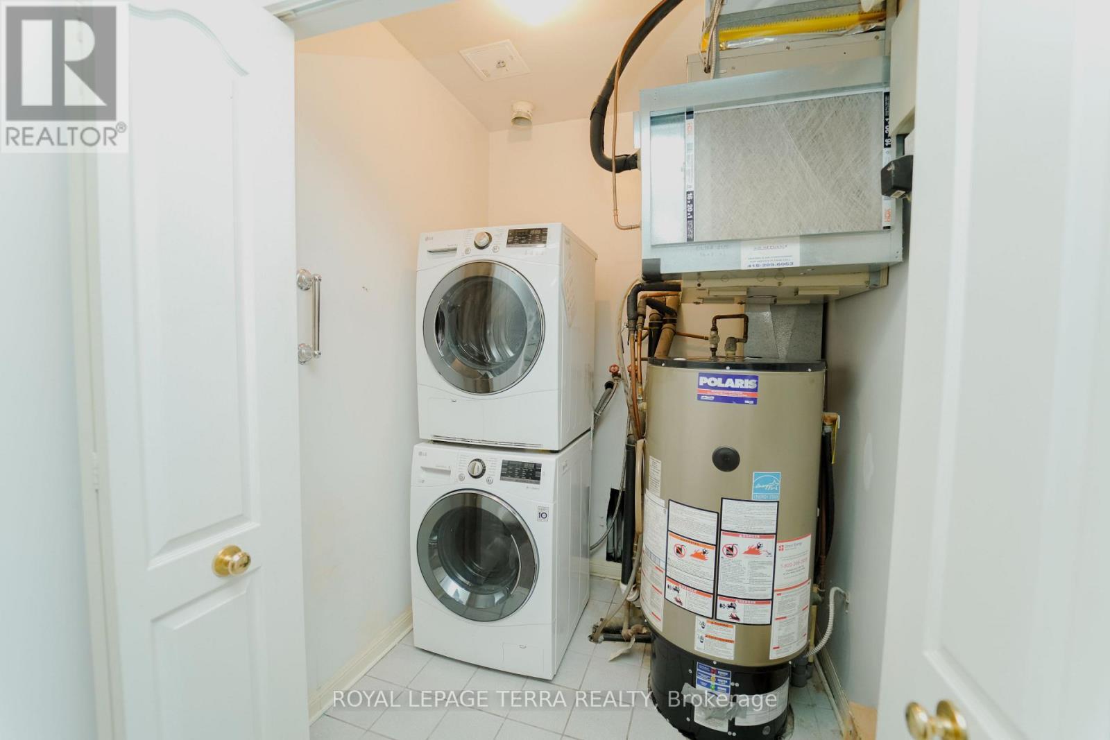 702 - 1400 The Esplanade N, Pickering, ON - Indoor Photo Showing Laundry Room