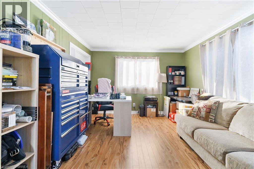 13 Barnes Avenue, Brantford, ON - Indoor Photo Showing Other Room