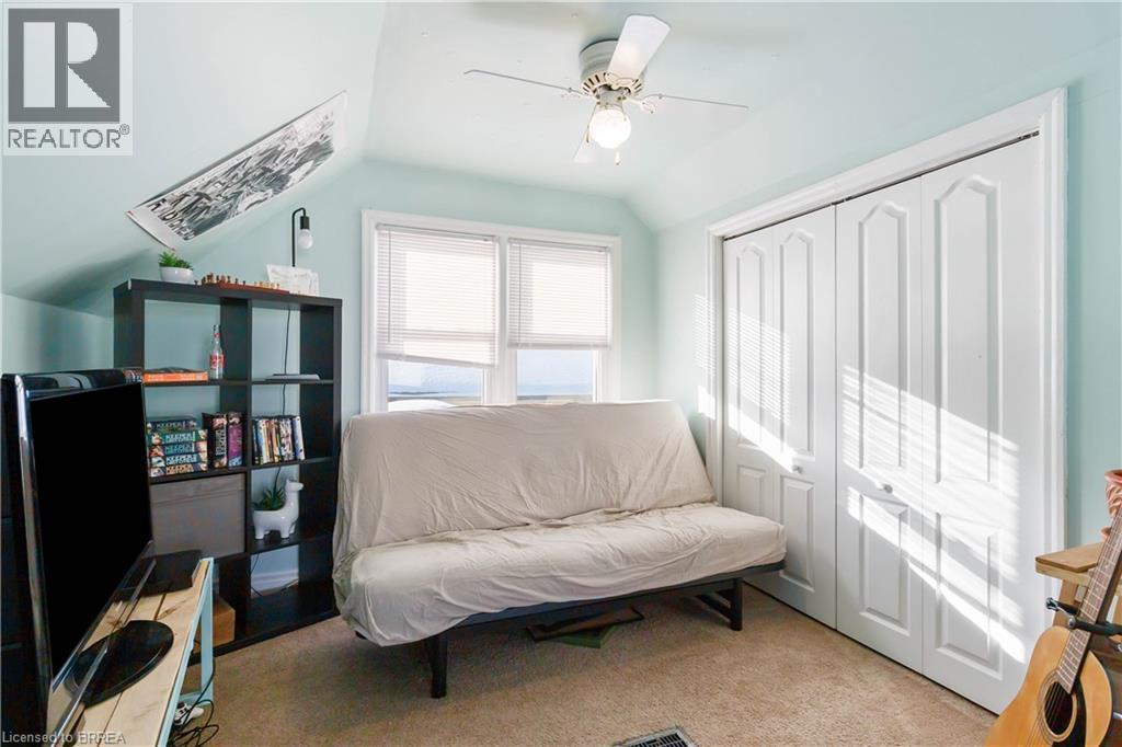 13 Barnes Avenue, Brantford, ON - Indoor Photo Showing Bedroom