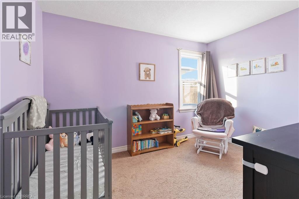 13 Barnes Avenue, Brantford, ON - Indoor Photo Showing Bedroom