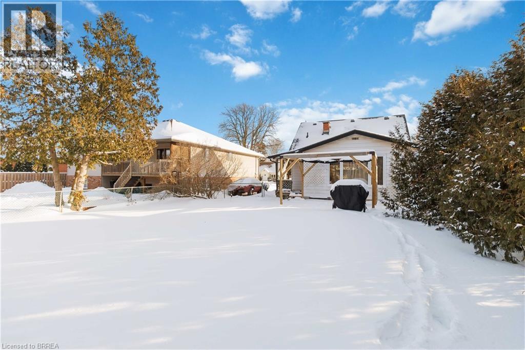 13 Barnes Avenue, Brantford, ON - Outdoor