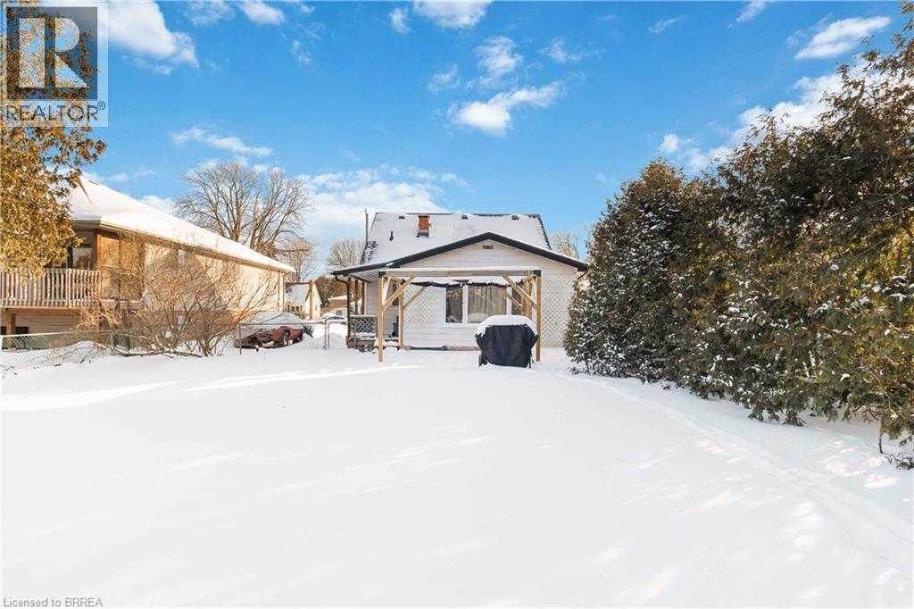 13 Barnes Avenue, Brantford, ON - Outdoor