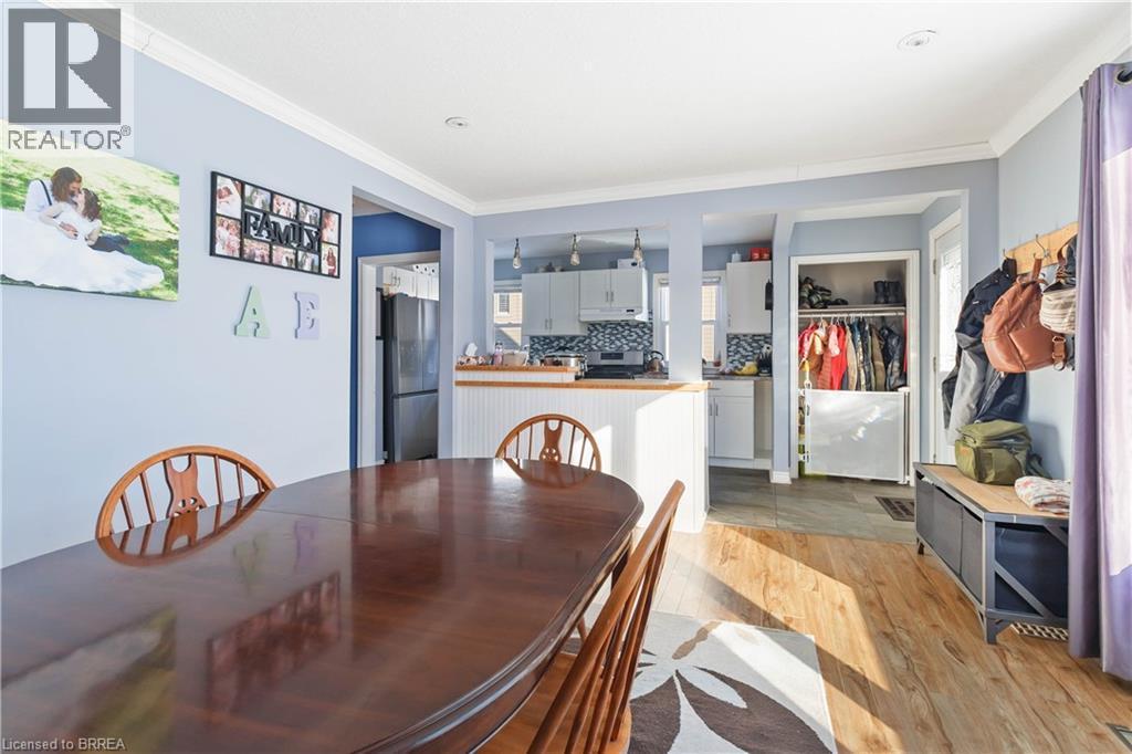 13 Barnes Avenue, Brantford, ON - Indoor Photo Showing Dining Room