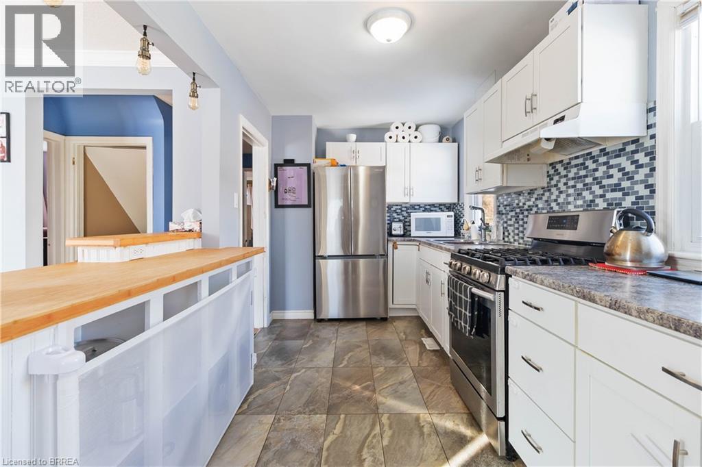 13 Barnes Avenue, Brantford, ON - Indoor Photo Showing Kitchen With Upgraded Kitchen