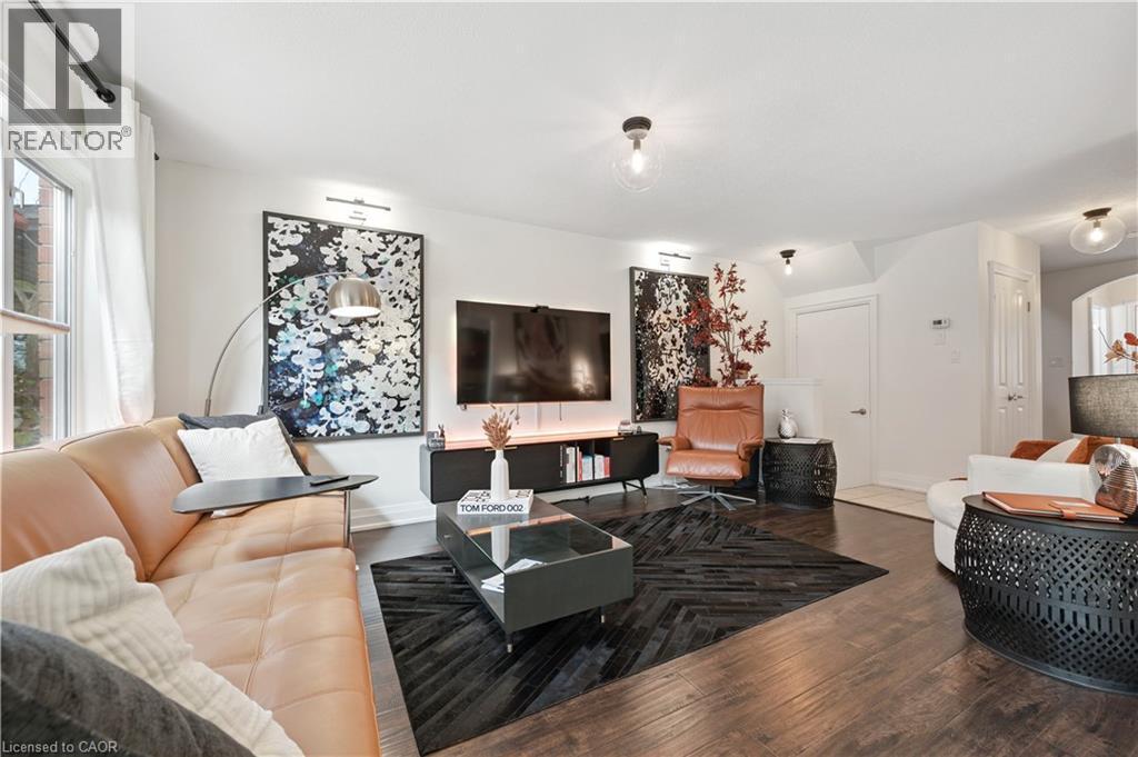 140 Veronica Drive, Kitchener, ON - Indoor Photo Showing Living Room