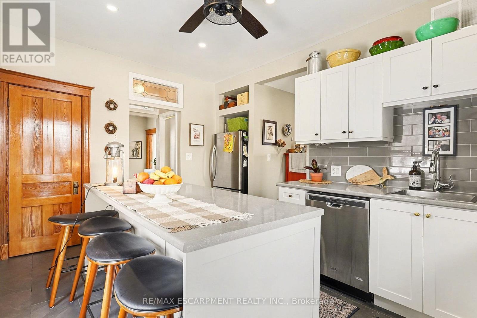 1316 King Street E, Hamilton, ON - Indoor Photo Showing Kitchen