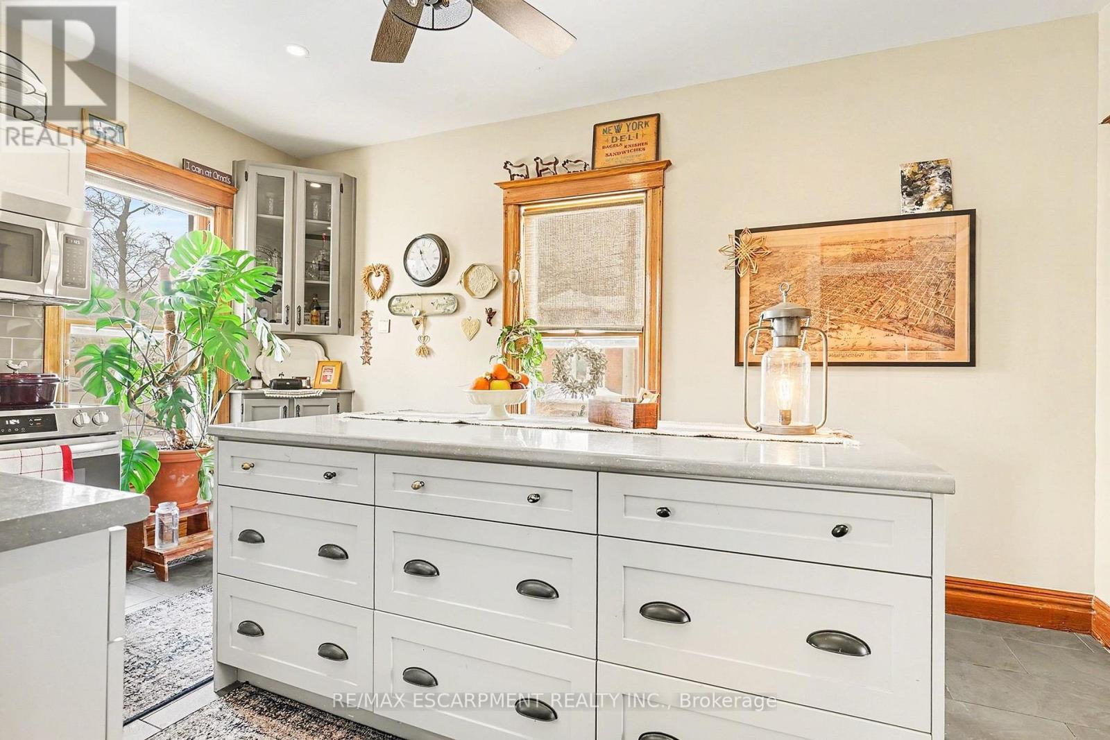 1316 King Street E, Hamilton, ON - Indoor