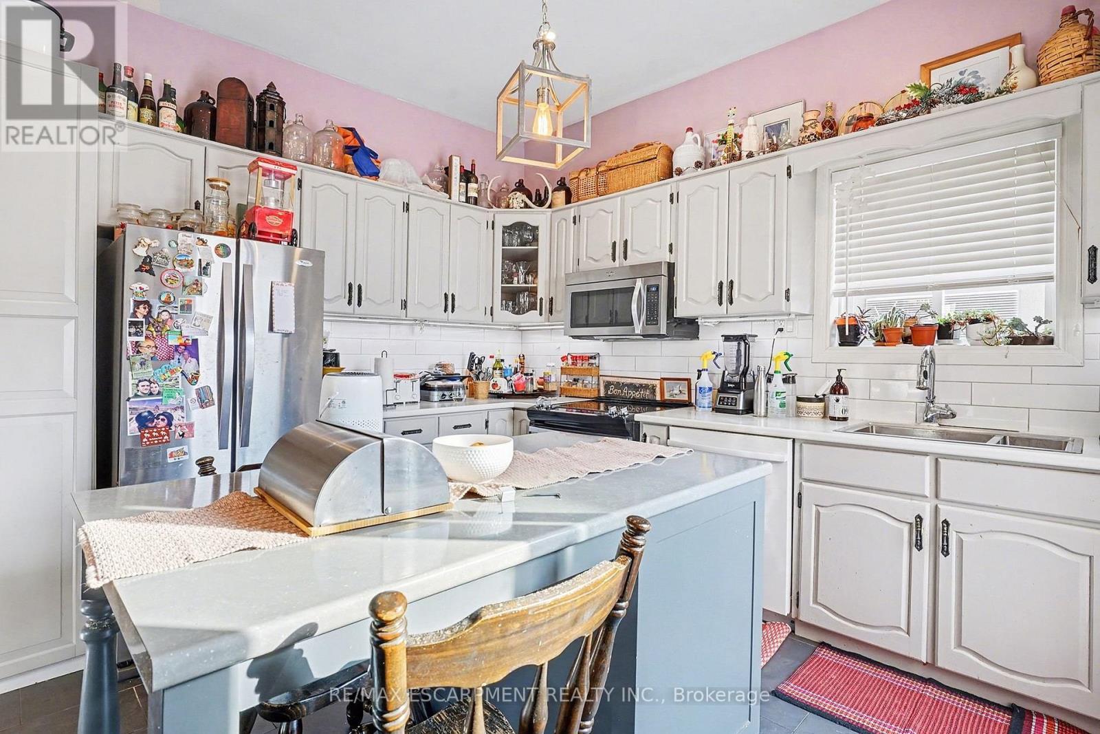 1316 King Street E, Hamilton, ON - Indoor Photo Showing Kitchen With Double Sink