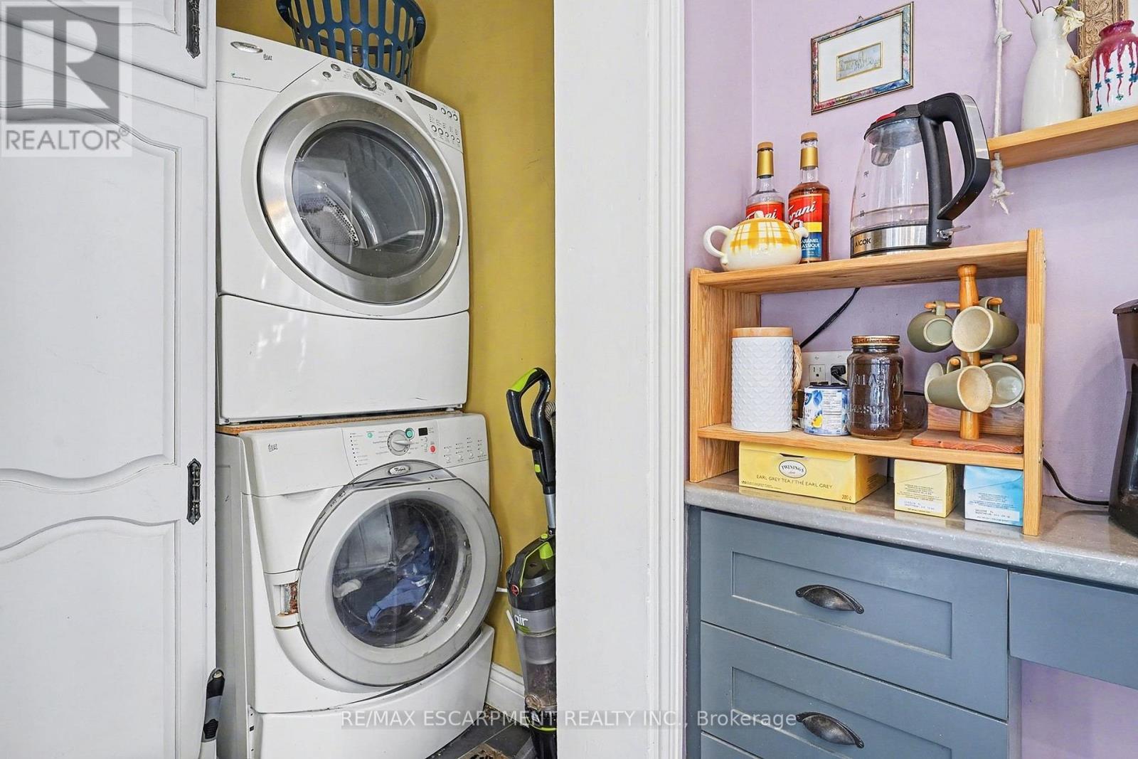 1316 King Street E, Hamilton, ON - Indoor Photo Showing Laundry Room