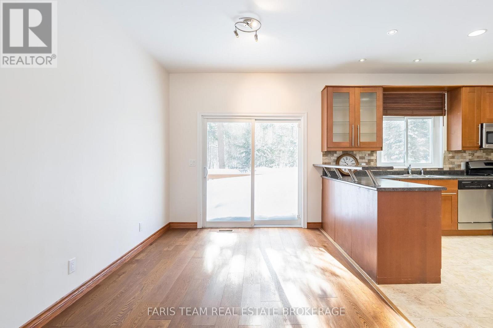 2384 Champlain Road, Tiny, ON - Indoor Photo Showing Kitchen