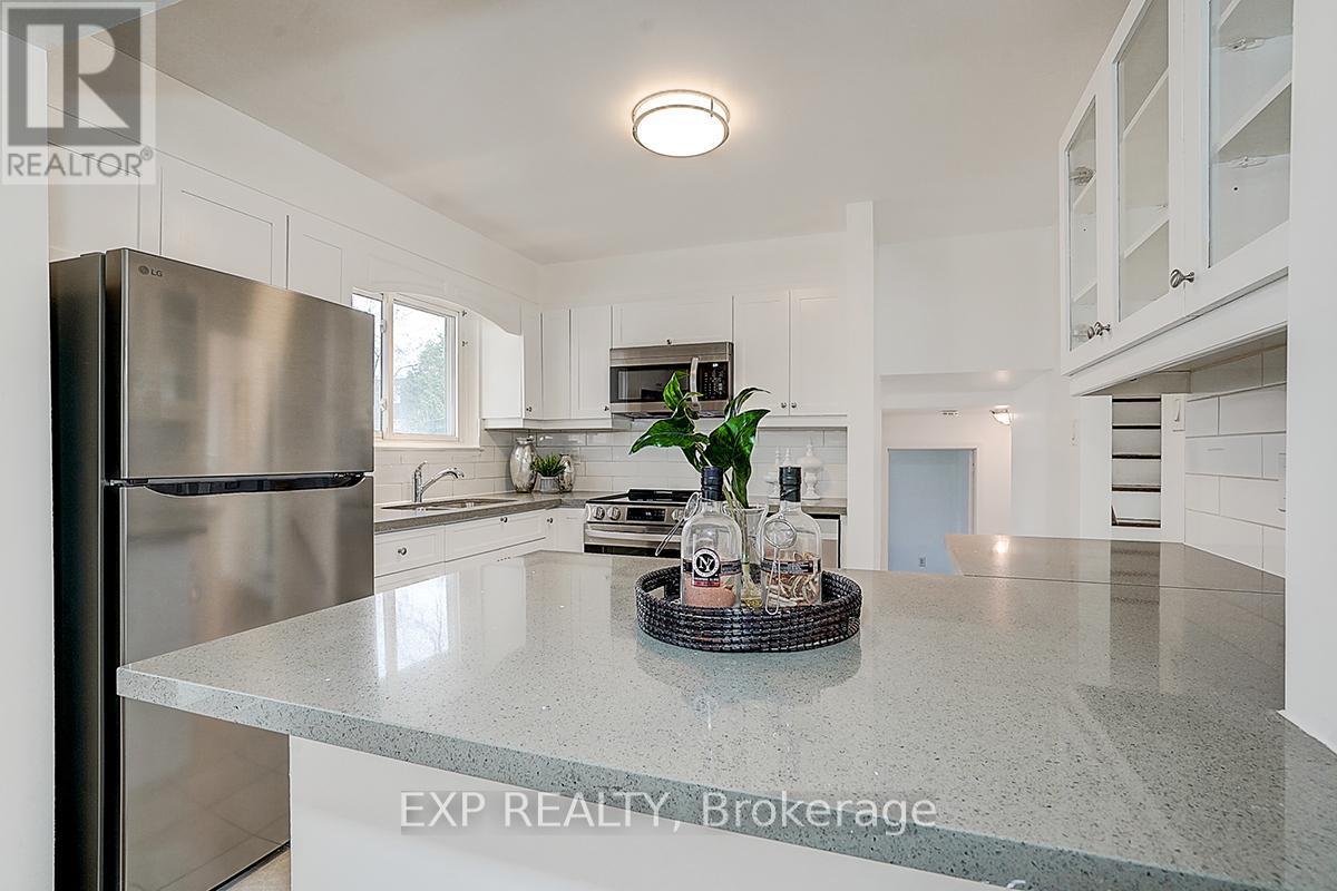 11 Tullamore Road, Brampton, ON - Indoor Photo Showing Kitchen