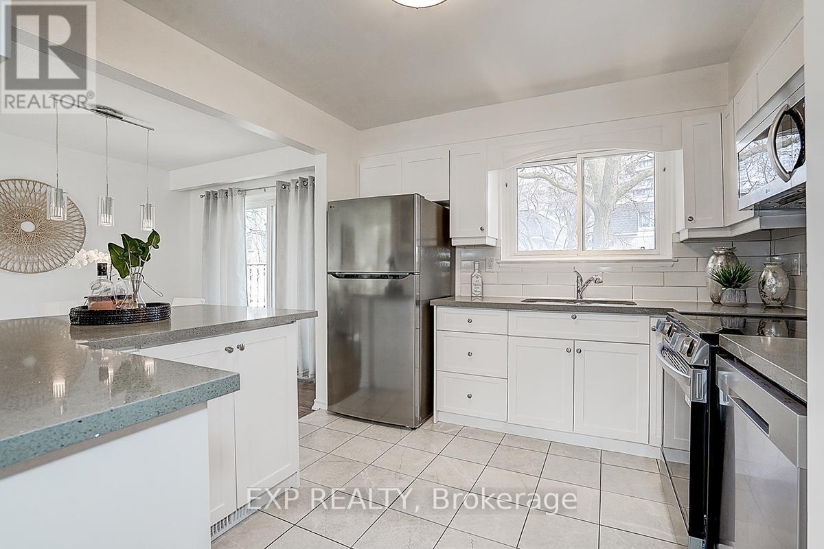 11 Tullamore Road, Brampton, ON - Indoor Photo Showing Kitchen