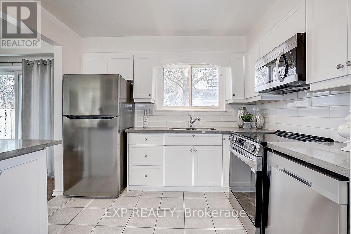 11 Tullamore Road, Brampton, ON - Indoor Photo Showing Kitchen