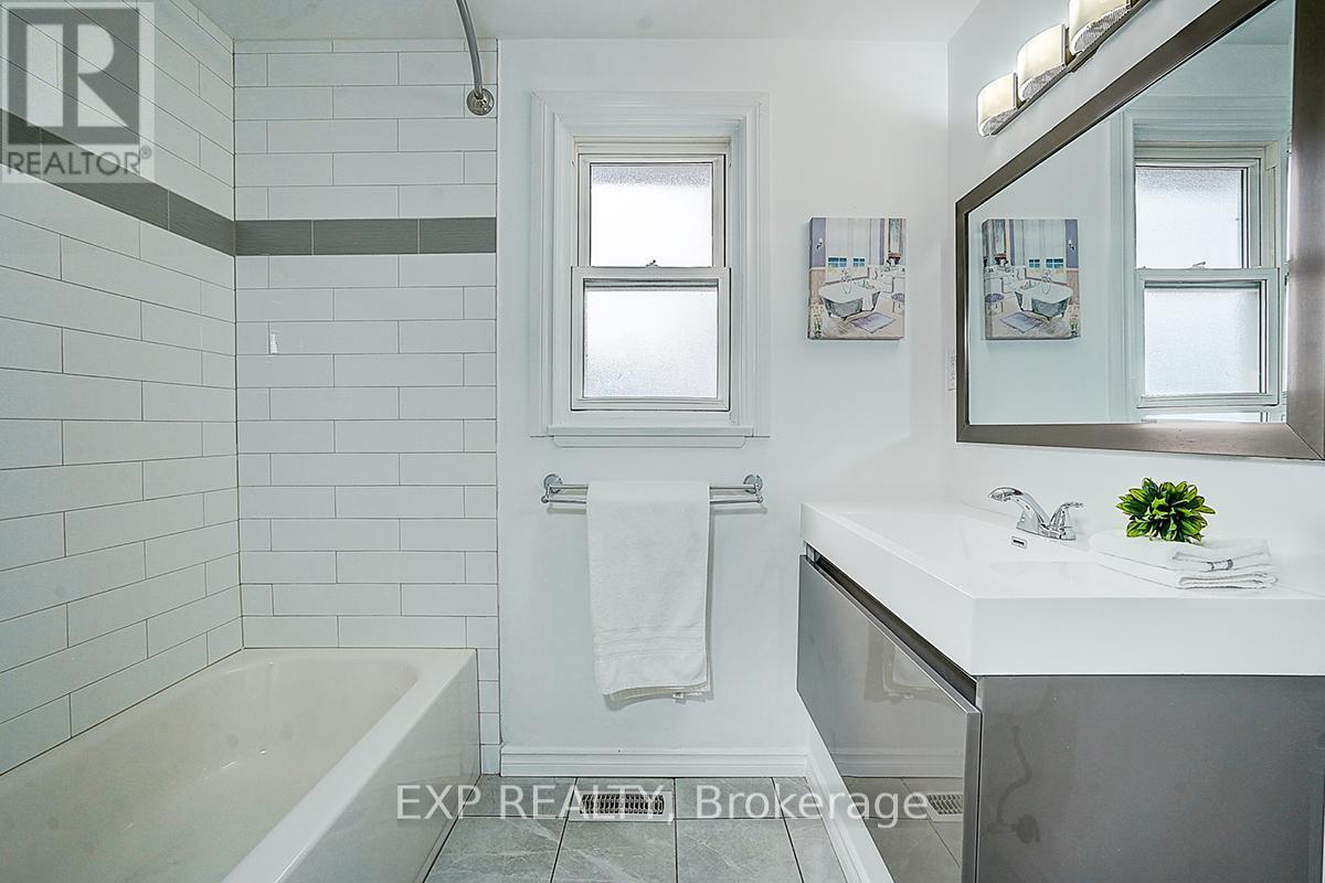 11 Tullamore Road, Brampton, ON - Indoor Photo Showing Bathroom