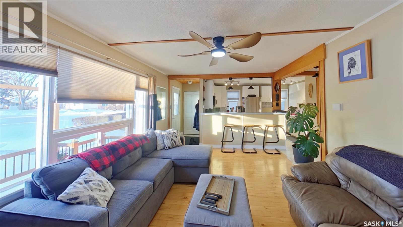 45 Ingersoll Crescent, Regina, SK - Indoor Photo Showing Living Room