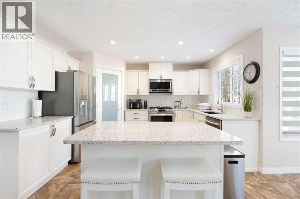25 Cranwell Place Se, Calgary, AB - Indoor Photo Showing Kitchen