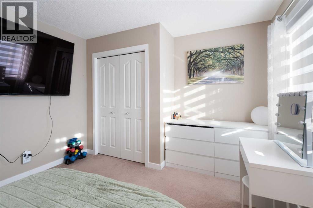 25 Cranwell Place Se, Calgary, AB - Indoor Photo Showing Bathroom