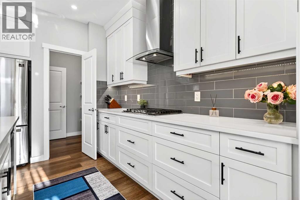 37 Evansfield Manor Nw, Calgary, AB - Indoor Photo Showing Kitchen With Upgraded Kitchen