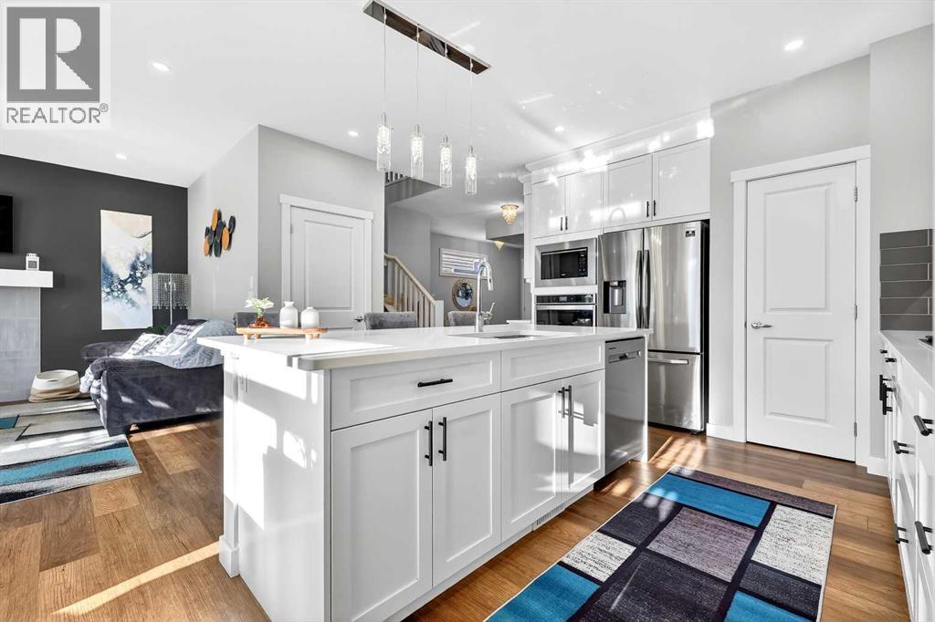 37 Evansfield Manor Nw, Calgary, AB - Indoor Photo Showing Kitchen With Upgraded Kitchen