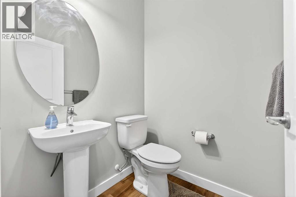 37 Evansfield Manor Nw, Calgary, AB - Indoor Photo Showing Bathroom