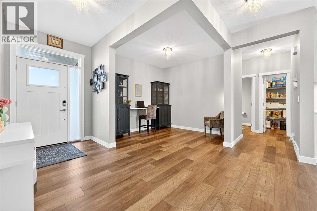 37 Evansfield Manor Nw, Calgary, AB - Indoor Photo Showing Other Room